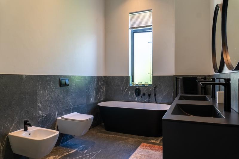 5 Bedroom Property for Sale in Val De Vie Estate Western Cape